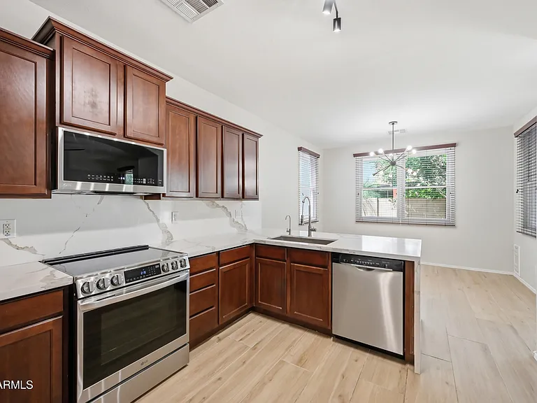 2250 E Wayland Dr — Photo 10