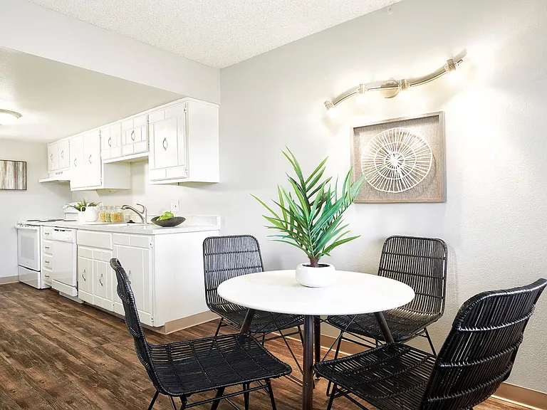 Weston Ridge Apartments — Photo 4