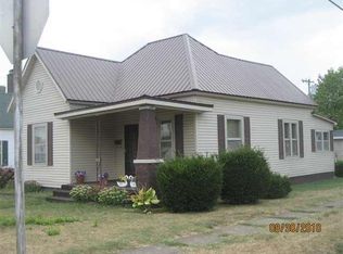 210 9th St, Monett, MO 65708