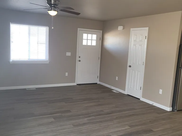 565 S Aguilar Dr — Photo 4