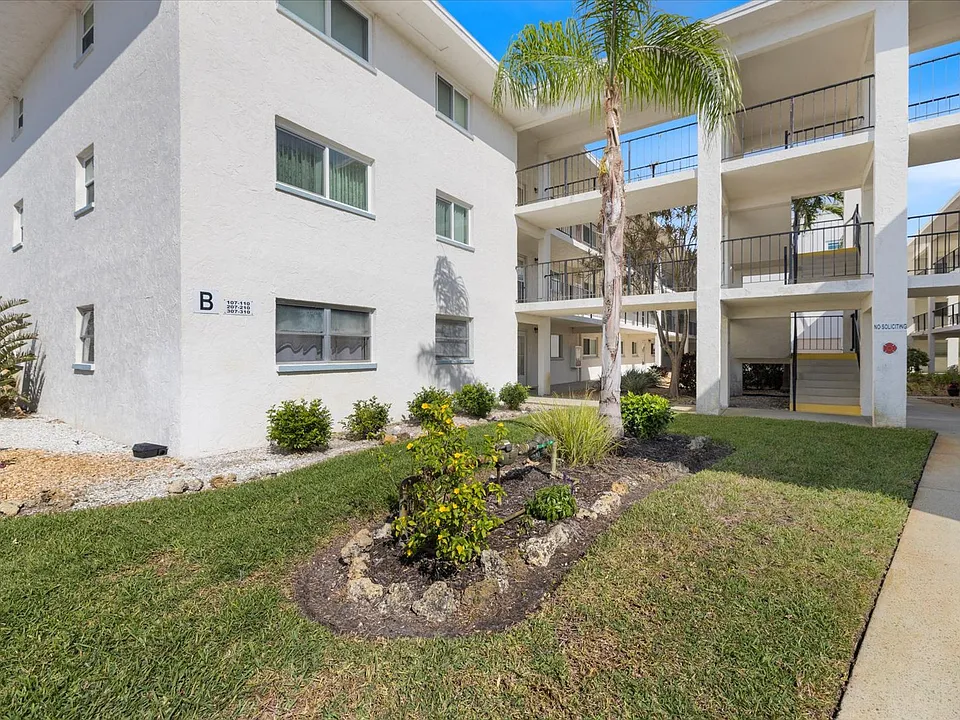 708 Tamiami Trl S #210