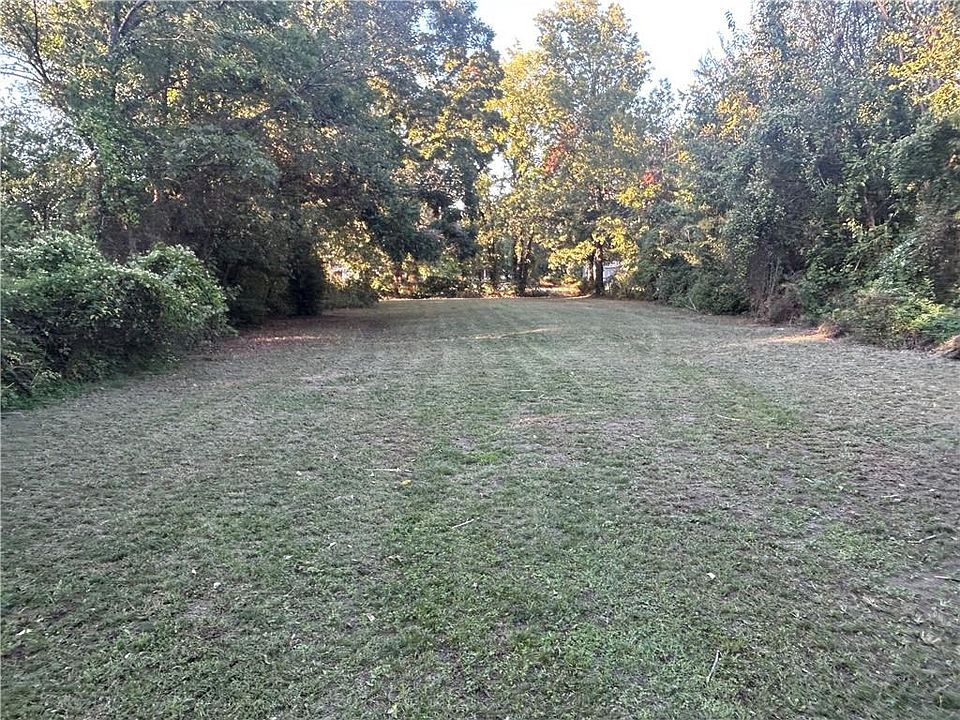 2nd image of 826 Tank Ave
