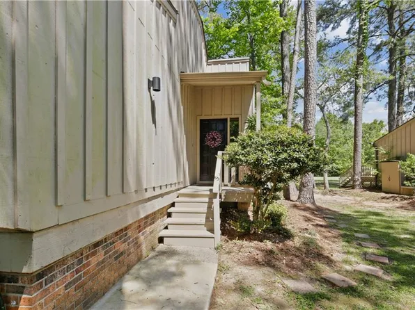 665 N Beau Chene Dr APT 27, Mandeville, LA 70471