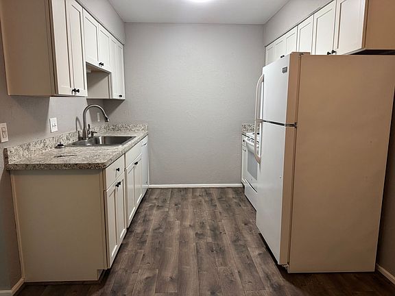 4th image of 5601 Goodhue Dr APT 201E