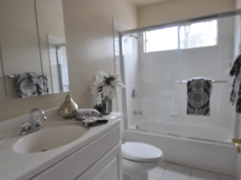 Oak Park Manor — Photo 54
