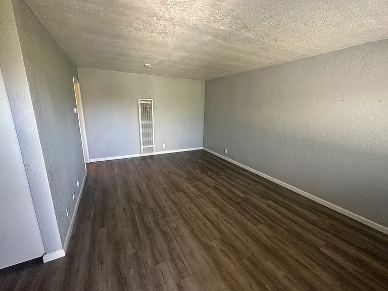 Country Garden Apartments — Photo 8