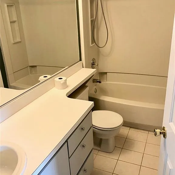 1505 Heritage Ave — Photo 3