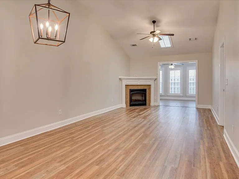 115 Redglobe St — Photo 7