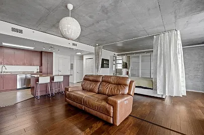 Building Photo - 1080 Park Blvd #202