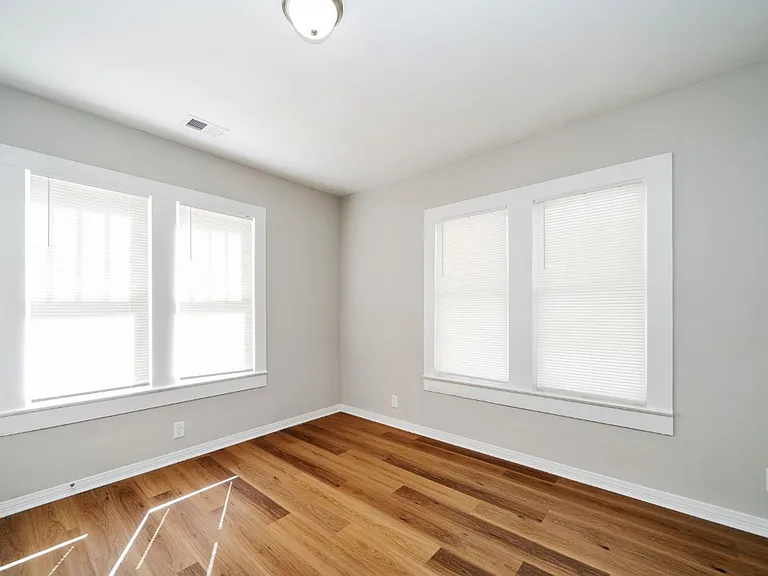 419 Gladys St — Photo 12