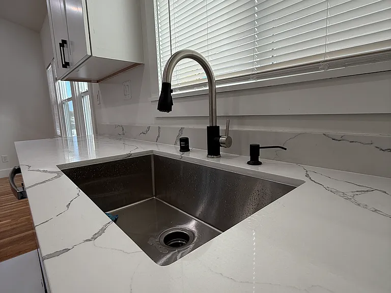 878 E 28th St #9 — Photo 5