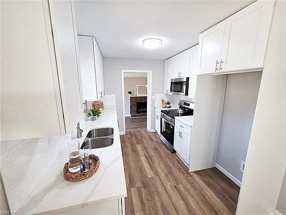 5th image of 1403 Hodges Ferry Rd