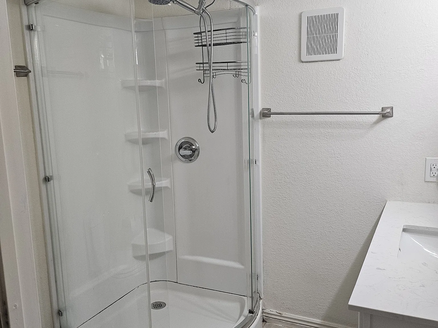 5 bed, $3,300 — Photo 4