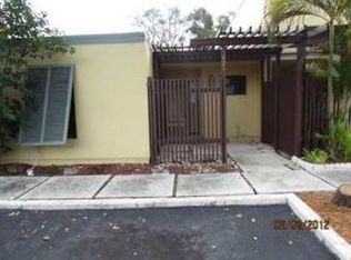 1621 E Golfview Dr, Pembroke Pines, FL 33026