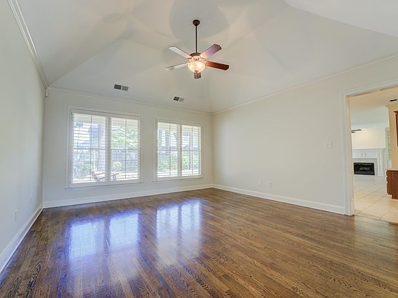 3rd image of 8962 River Knoll Dr