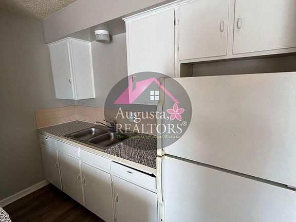 5th image of 1397 Cedar Crest Dr APT A