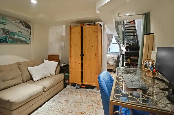 Rented by Compass | media 31