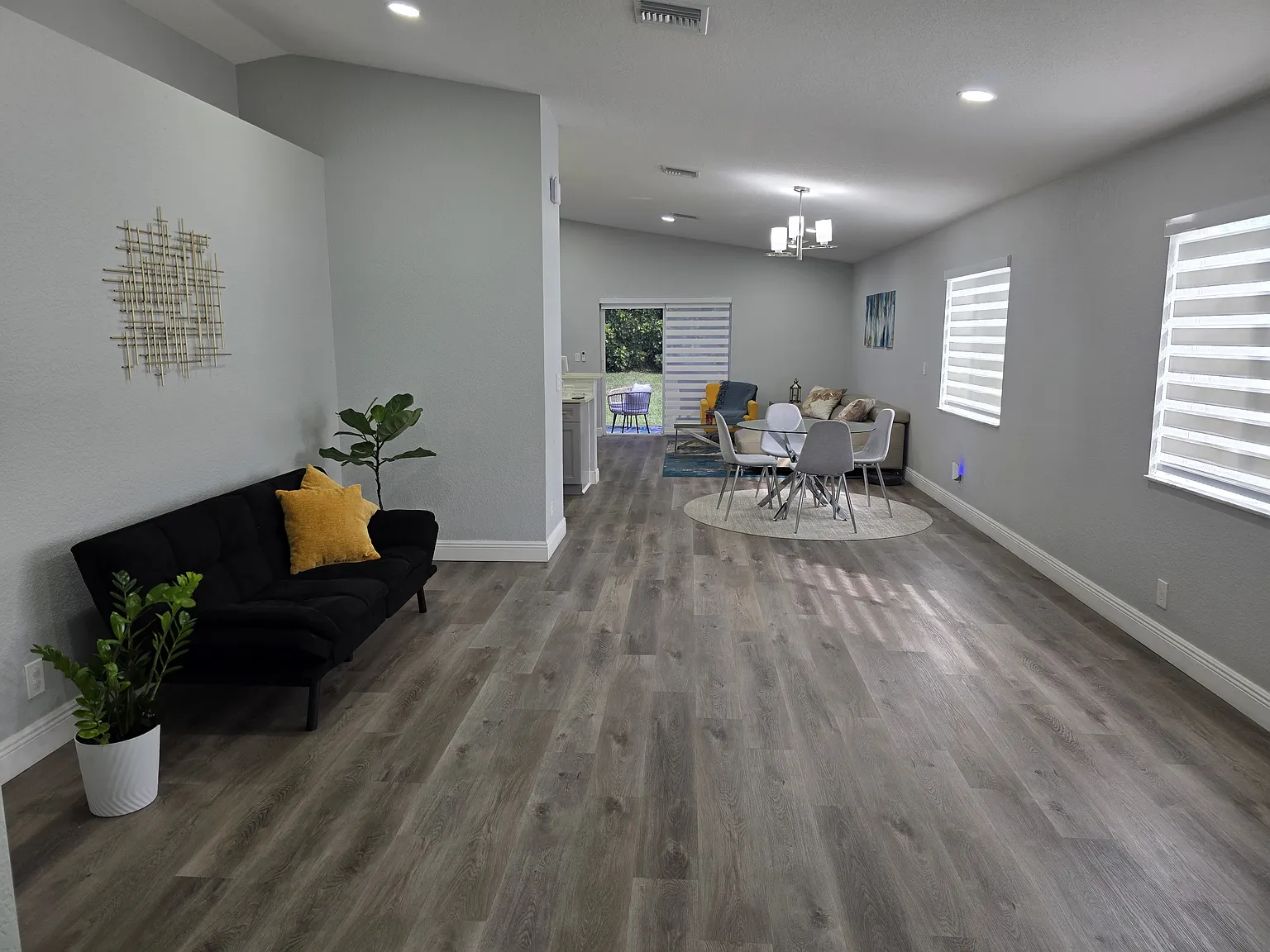 3 bed, 1418 sqft, $3,549 — Photo 2