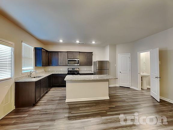 5th image of 837 Mallorie Ln