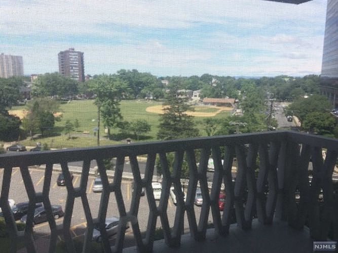 1st image of 2100 Linwood Ave APT 6D