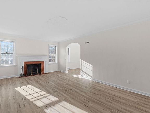 5th image of 8424 Knollwood Dr
