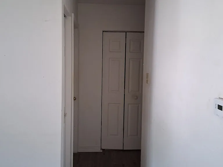 413 N Western Ave — Photo 18