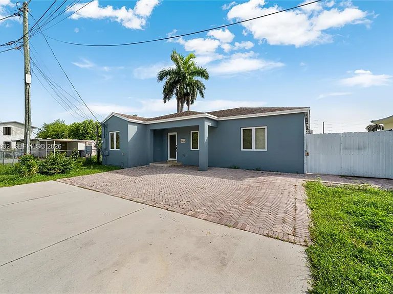 7515 NW South River Dr — Photo 3
