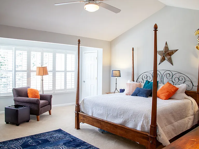 1030 Spring Cove Ln — Photo 8