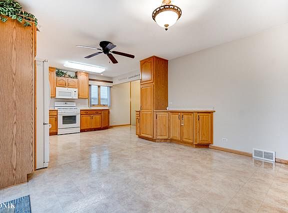 5th image of 10825 S Oak Park Ave