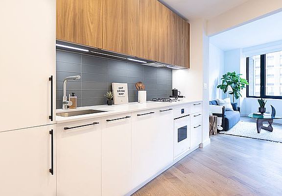4th image of 445 W 35th St APT 7D