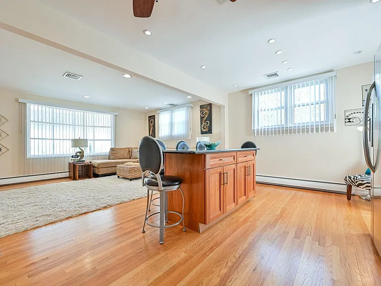 100 N Argyle Ave — Photo 12