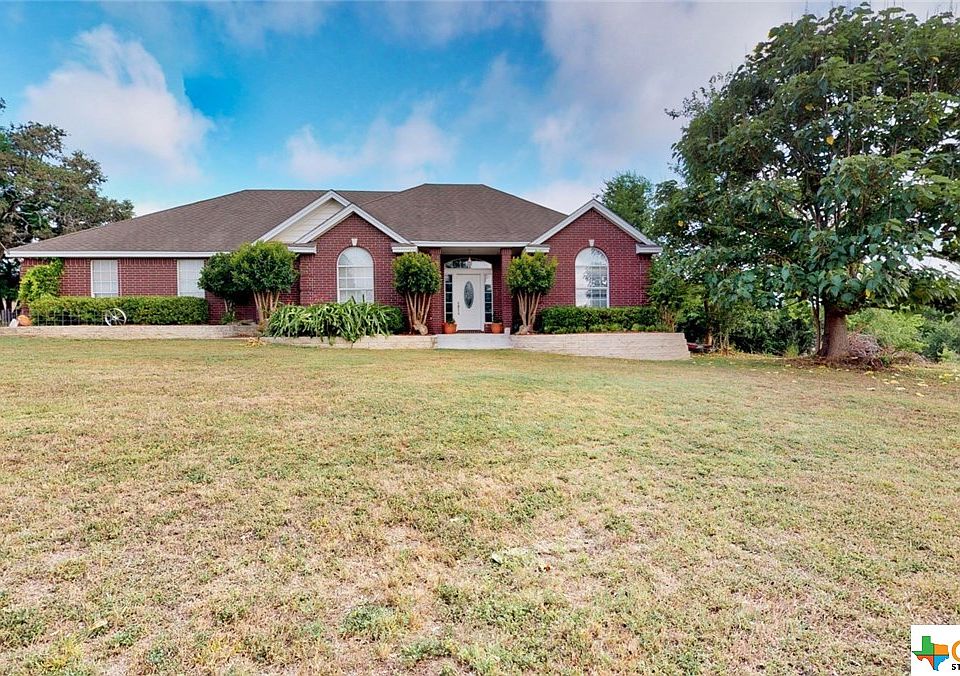 1st image of 301 Woodlands Trl
