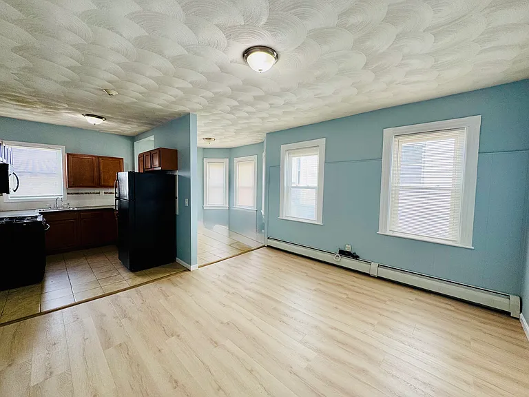 19 Spruce St #1R — Photo 3