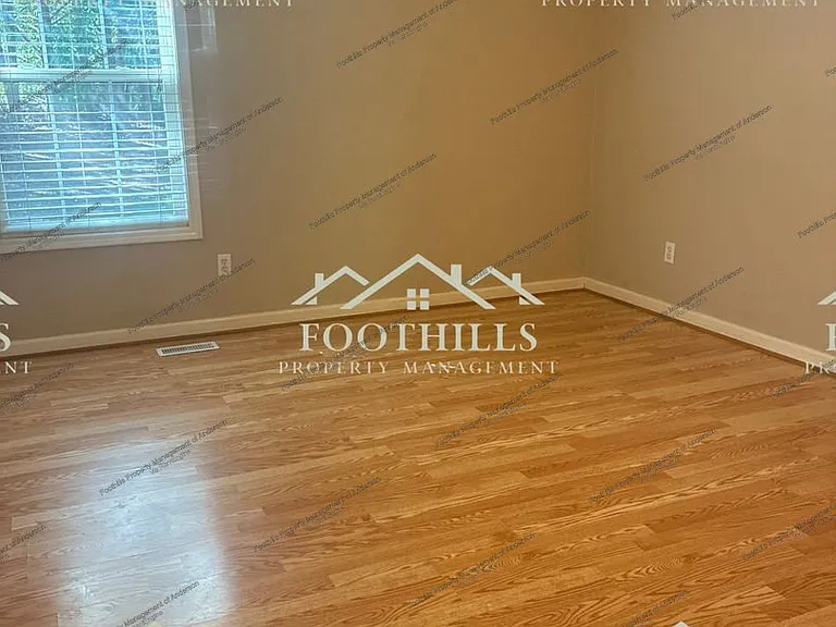 107 Ashton Ln — Photo 5