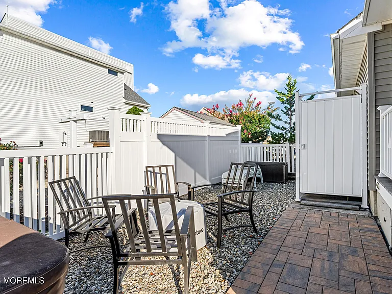 144 Peter Rd — Photo 37