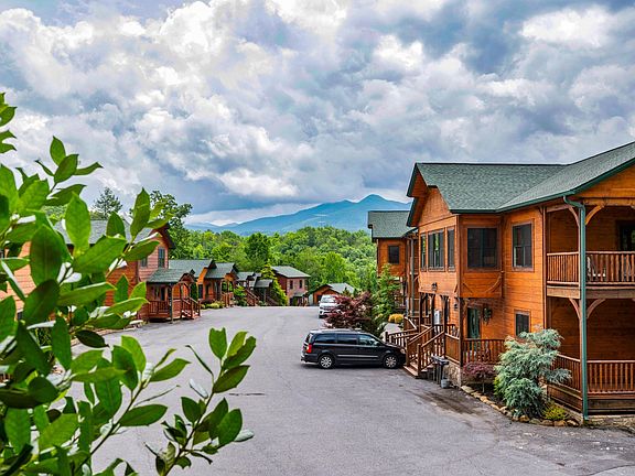 3rd image of 890 Great Smoky Way