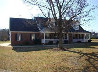 6535 Rollingwood Dr, Clemmons, NC 27012
