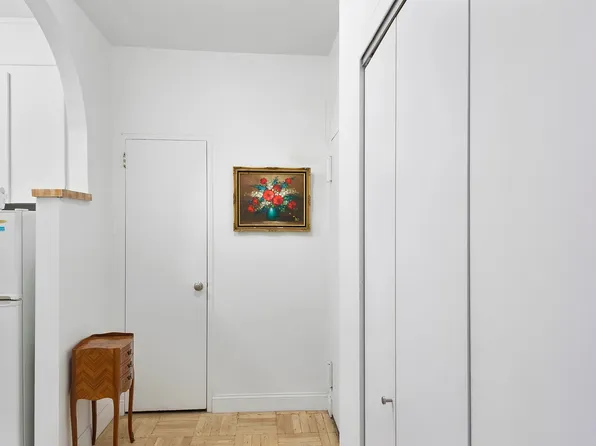 12 Beekman Place image 11 of 26