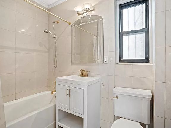 5th image of 165 E 60th St APT 2C