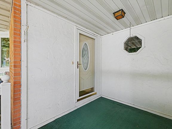 4th image of 2411 Sharlyn Dr