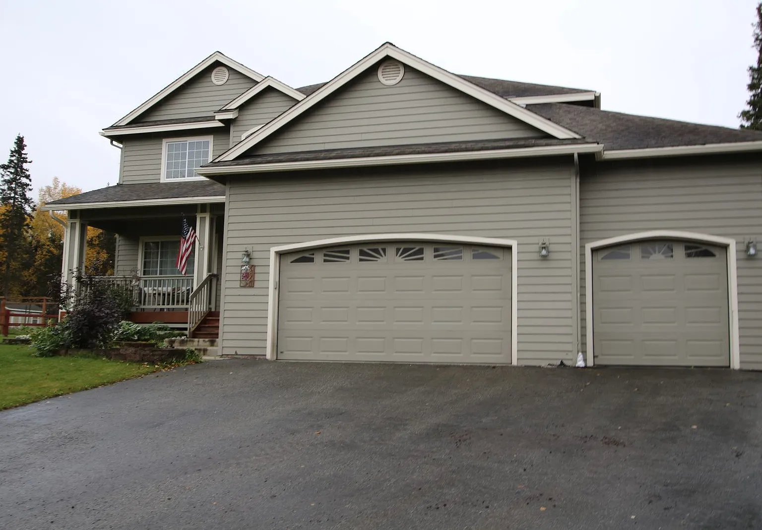 Lovely 4-Bedroom, 2.5-Bathroom Home in South Anchorage — Photo 1