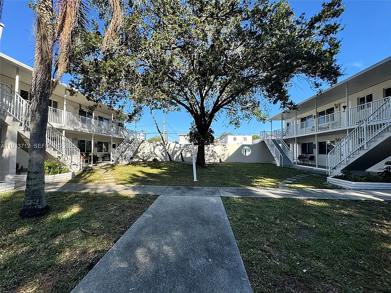 251 Hibiscus Dr #4 — Photo 8