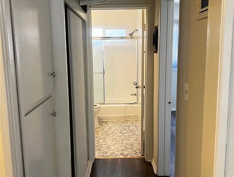 5753 Lexington Ave — Photo 10