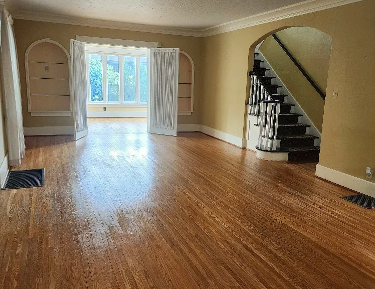 725 N Main St — Photo 13
