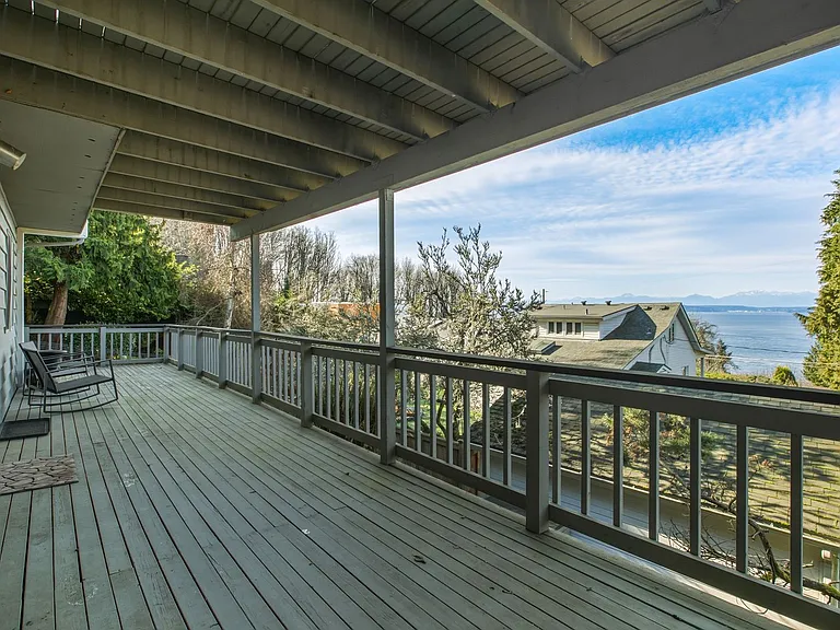 1058 California Ln SW — Photo 40