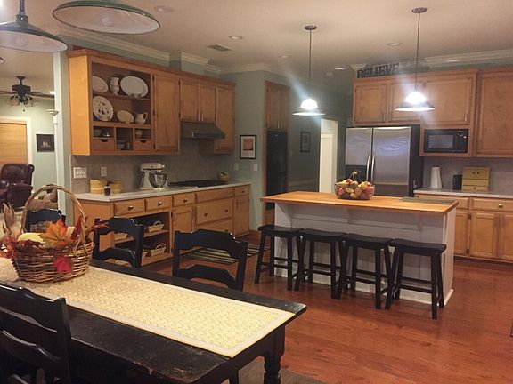 2nd image of 210 Turtle Creek Dr