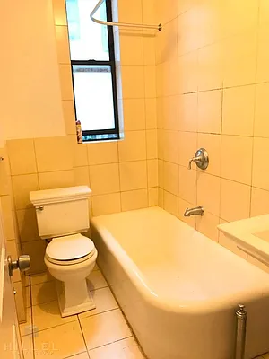 Rented by Hillel Realty Group | media 15