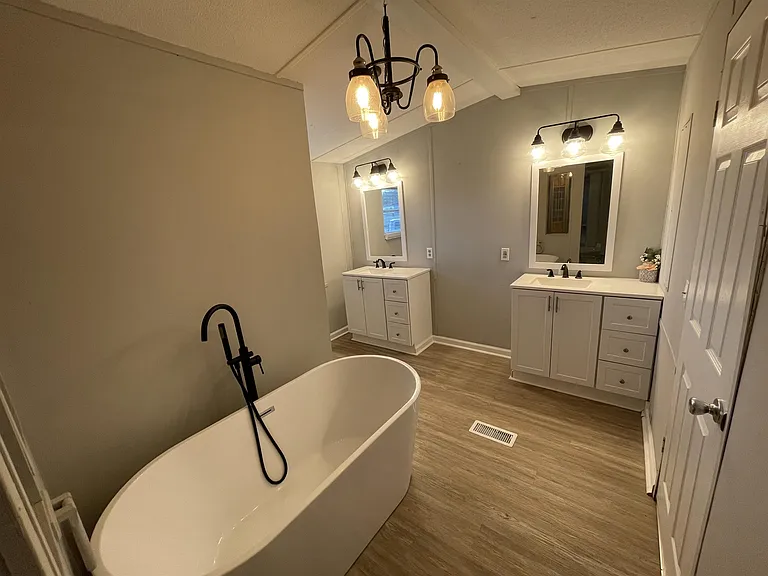 724 Graham Dr — Photo 9