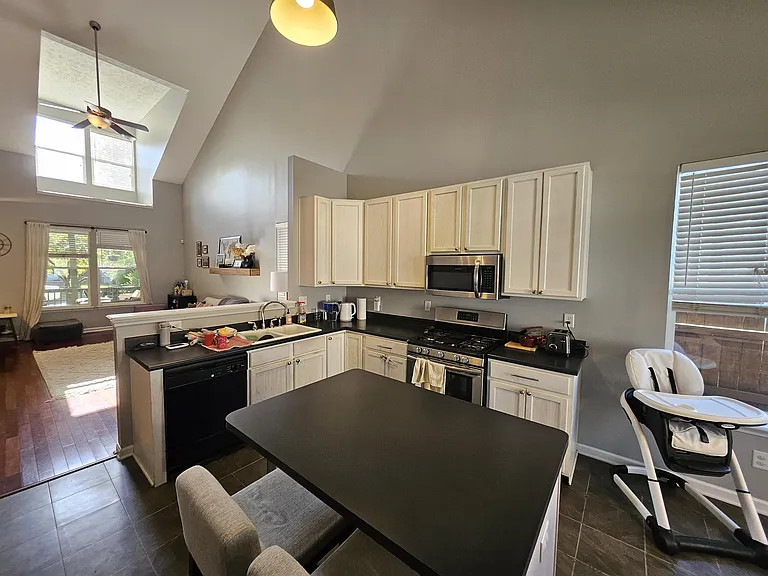2311 N Alabama St — Photo 11