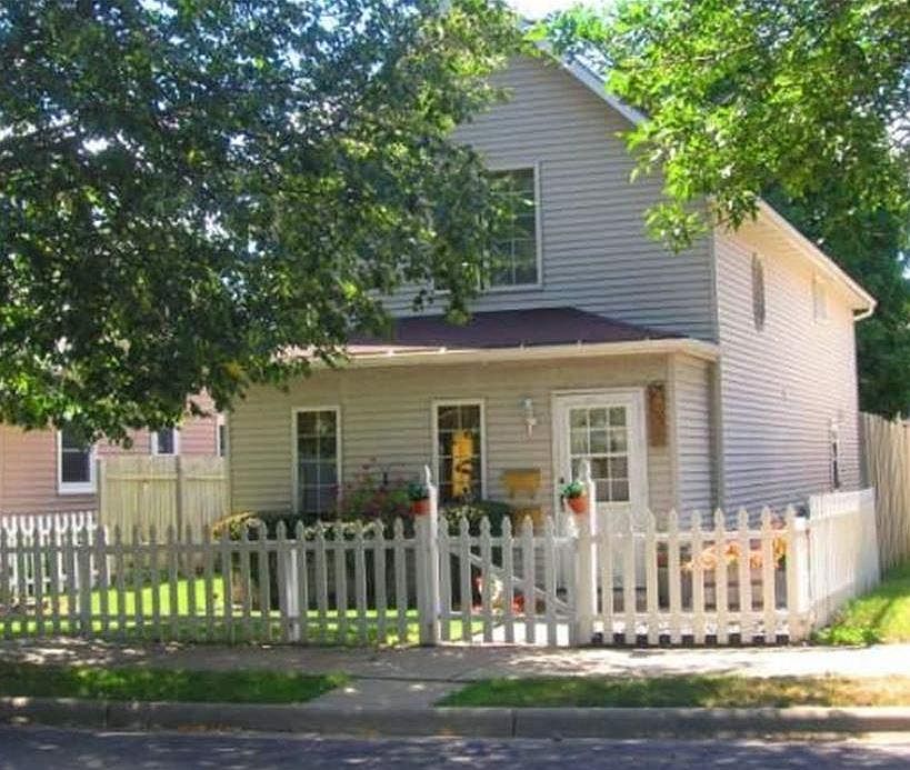 1st image of 236 11th Ave S #2